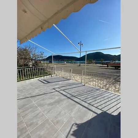 Karavias Cosy Vlicho House דירה