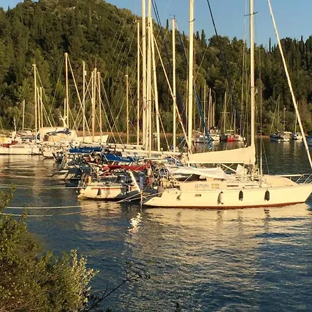 Karavias Cosy Vlicho House